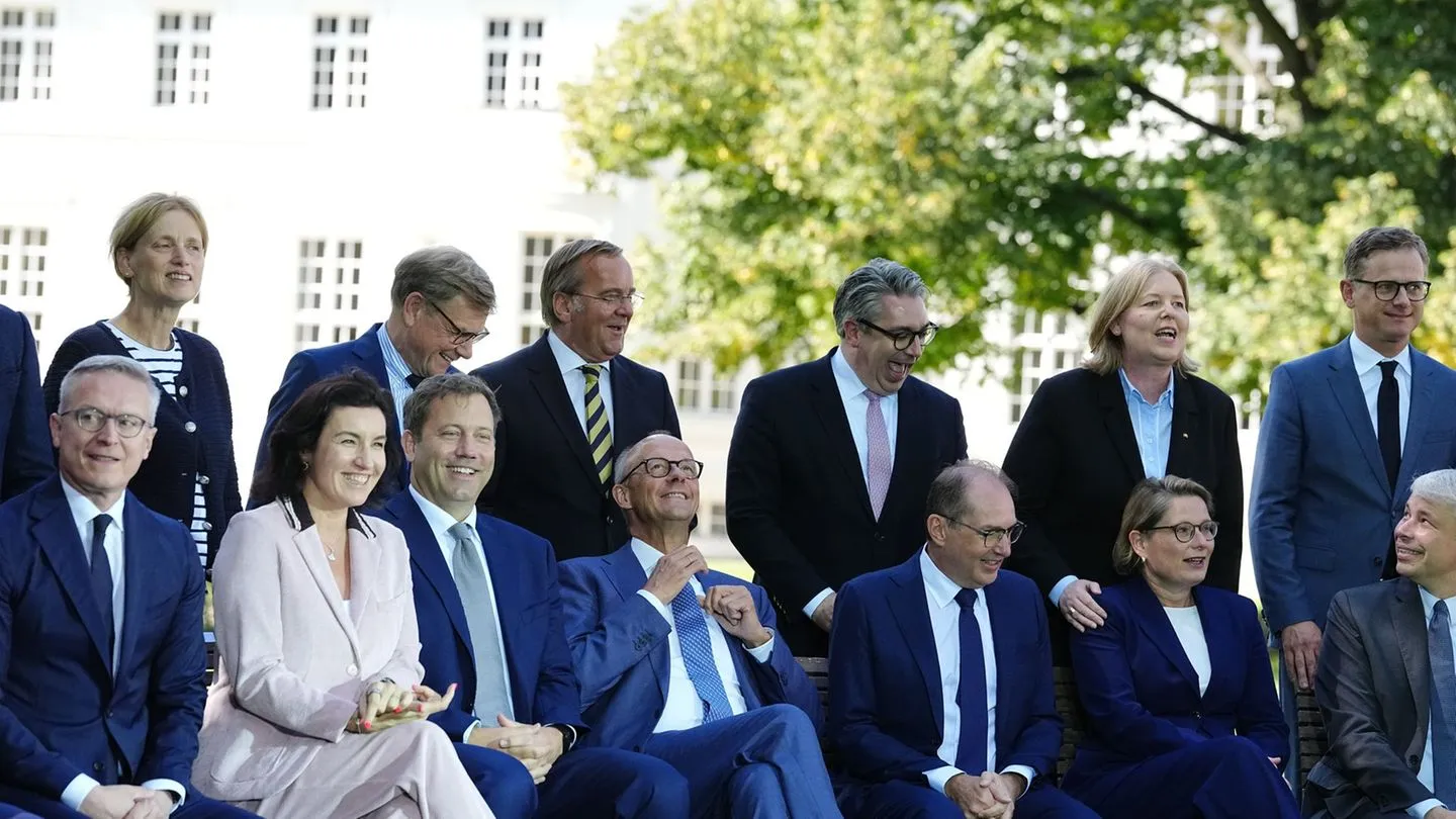 Kabinettsneustart: Wirtschaft, Klima, Drohnen — Merz versucht, die Stimmung aufzupolieren