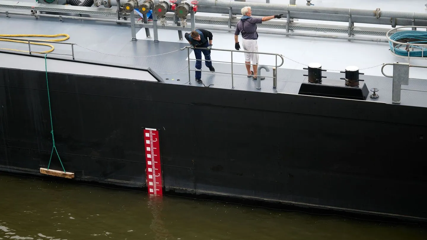 Binnenschifffahrt: Regen lindert Lage am Rhein etwas – doch wirkliche Entwarnung bleibt aus