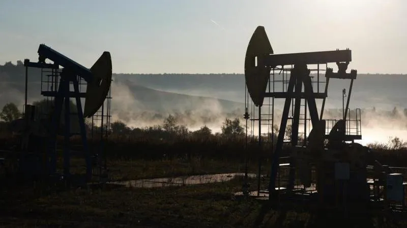 Brent-Ölpreis steigt um über 3% — Russlands stabilisierender Einfluss, während ukrainische Unsicherheit Bedenken schürt