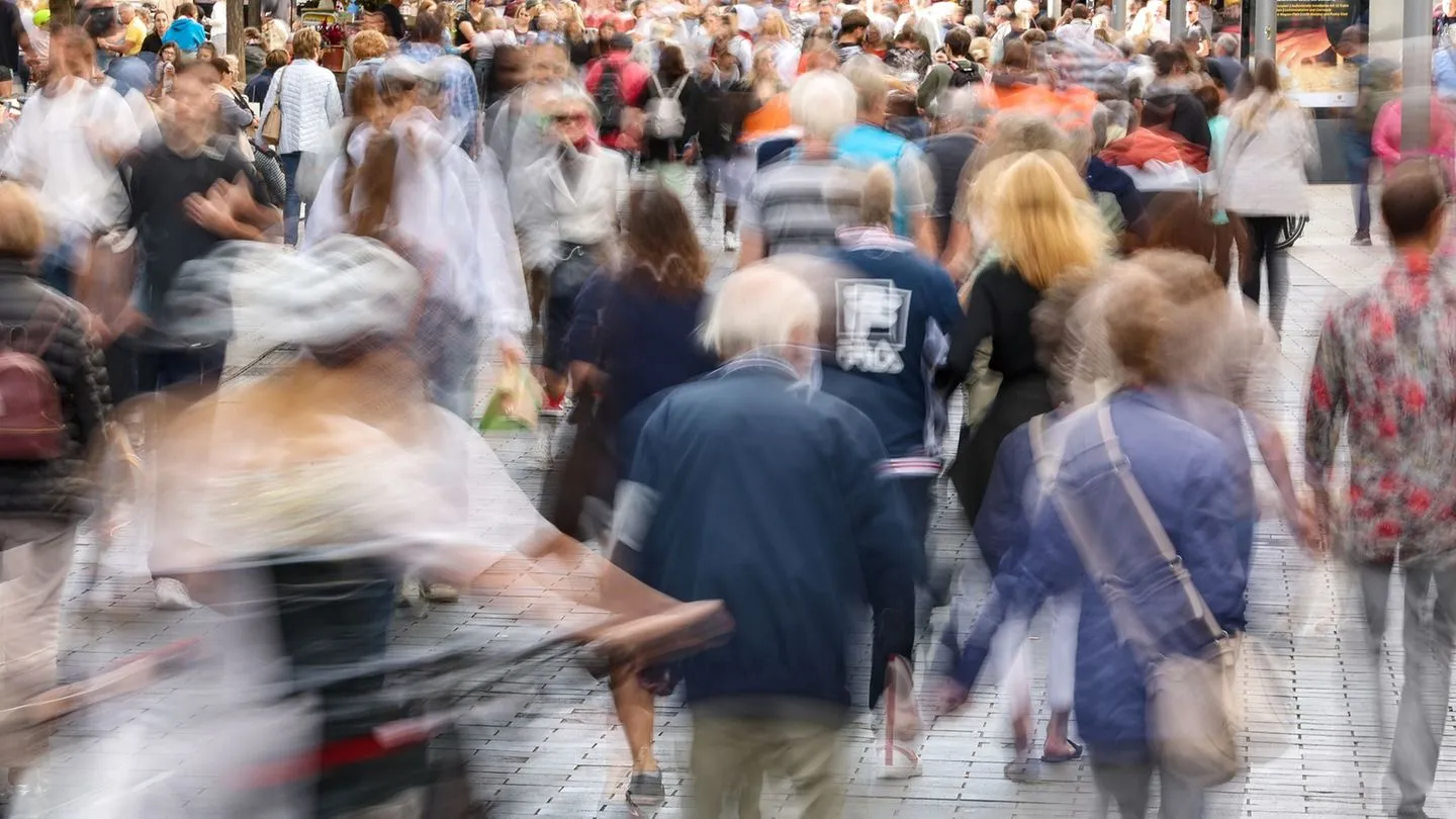 Bürger zweifeln am Staat: Vertrauen erreicht historischen Tiefpunkt