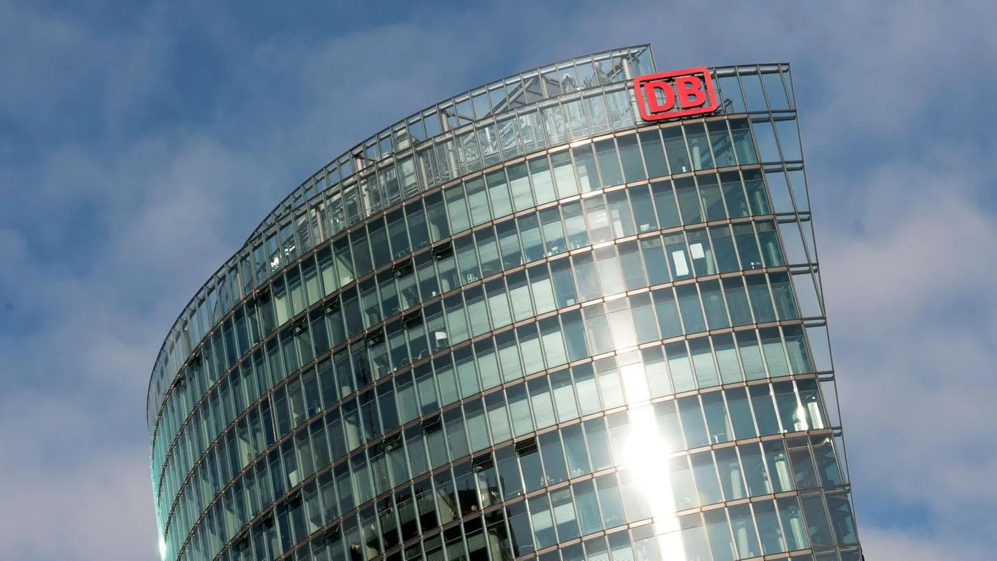 Unpünktliche Bahn: Minister will Bonuszahlungen an Bahn-Ziele koppeln — endlich mehr Druck auf die Manager