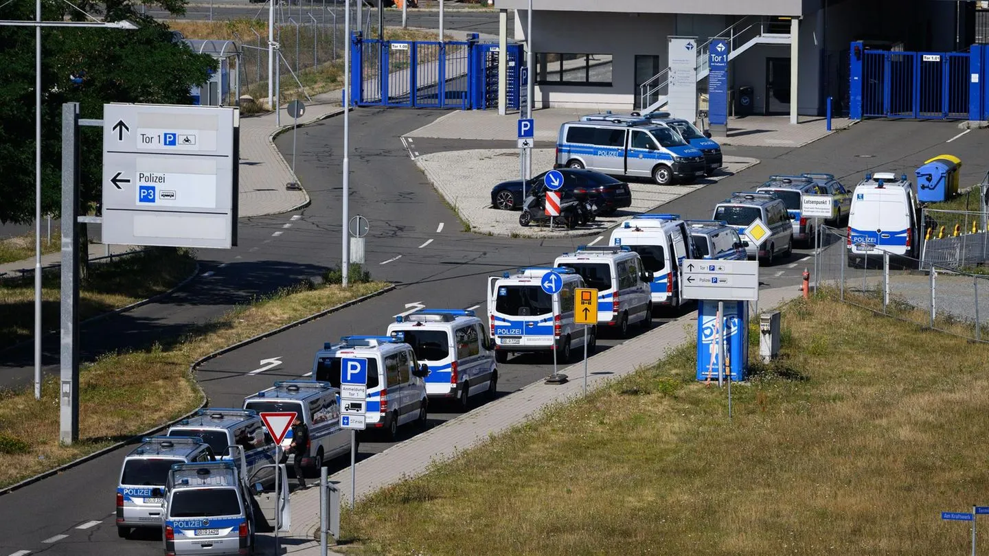 Flughafen Leipzig: BMI widerspricht Meldungen — Keine Munition an Bord, Zweifel an Berichten über ukrainische Maschine