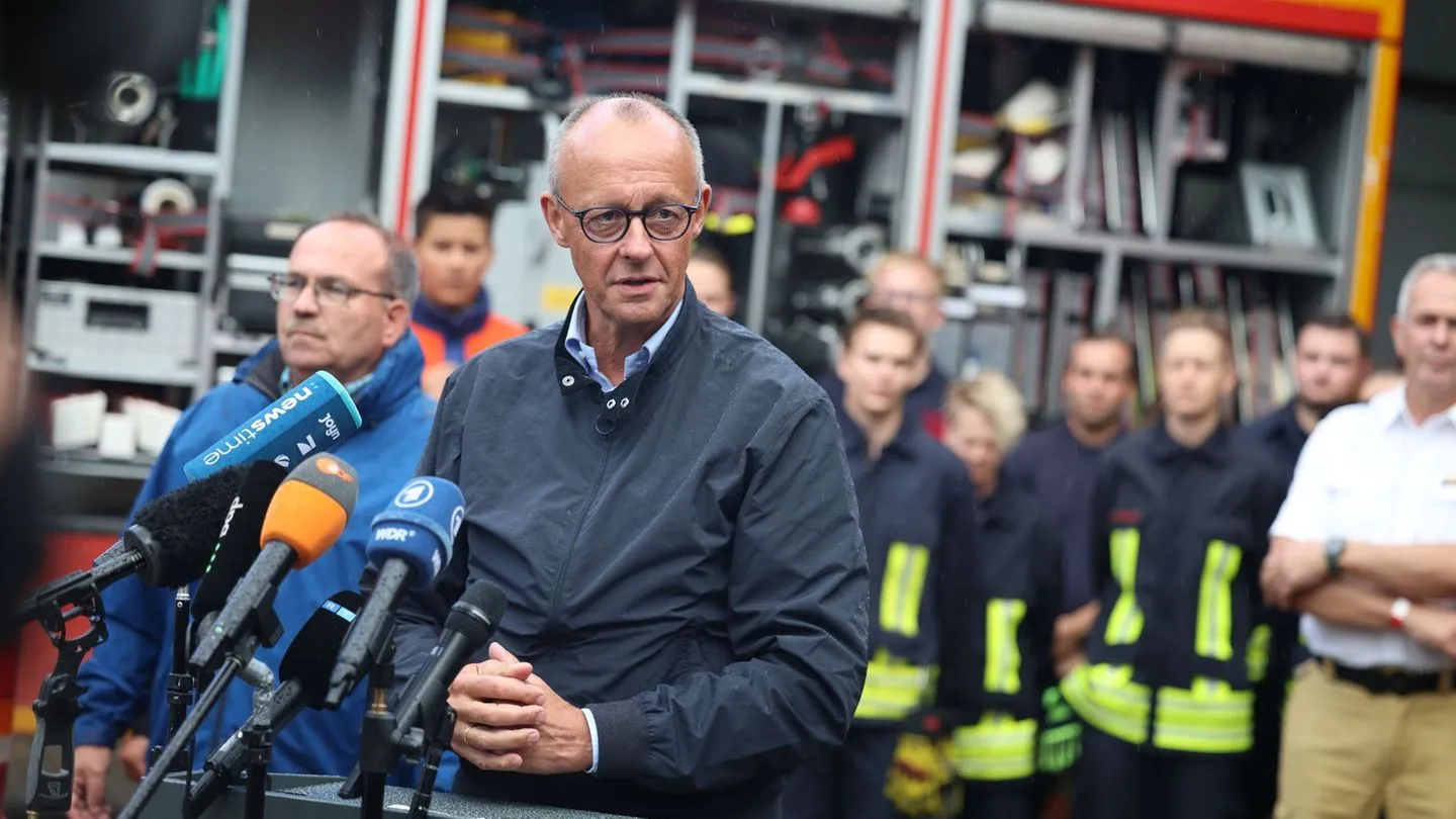 Nach Waldbrand: Merz besucht Hürtgenwald und sieht Ursache im Klimawandel
