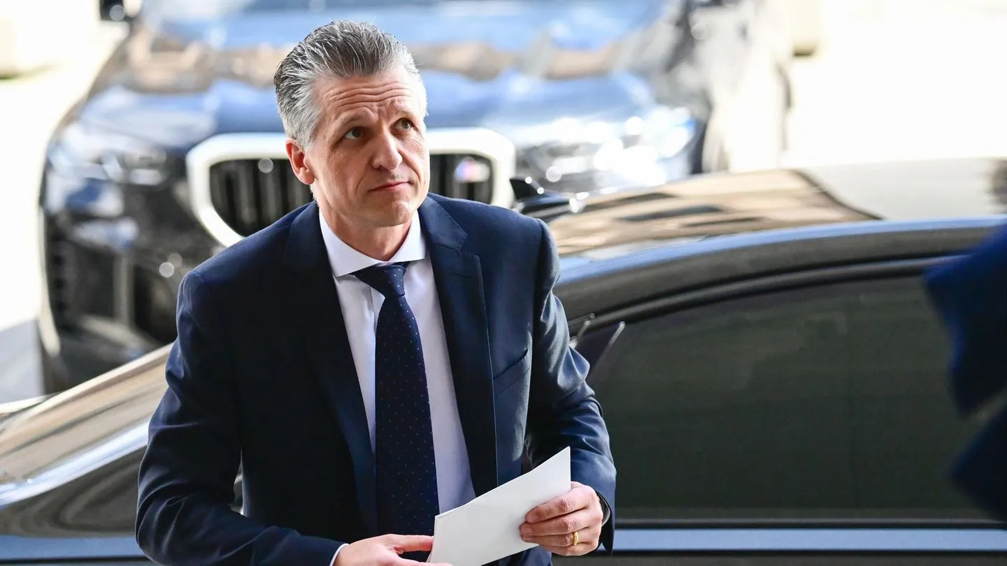 Personalkarussell in Berlin: Frei zum neuen Unionsfraktionschef — Merz’ Umbau sorgt für Zweifel