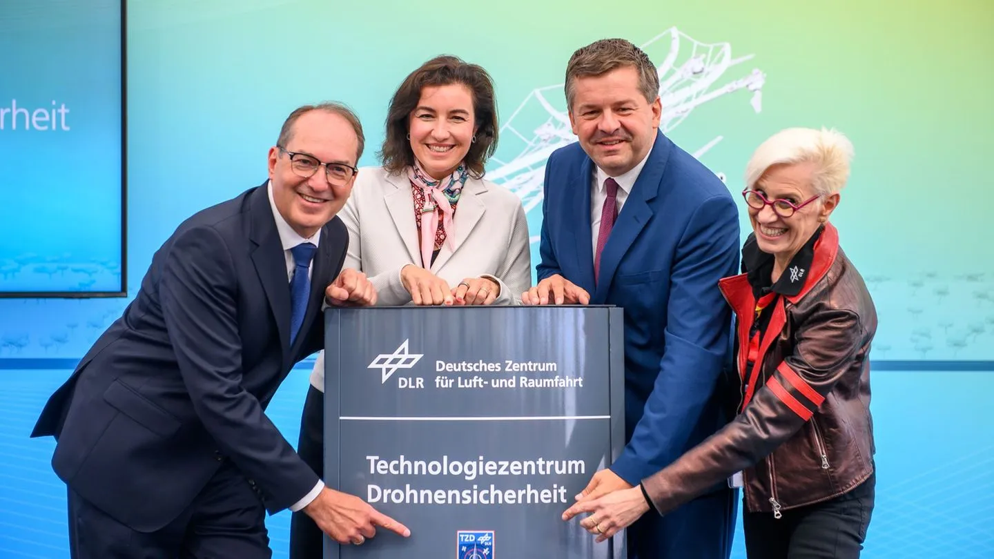 Neues Drohnenzentrum eröffnet — Deutschland will sich wappnen, doch Ursachen bleiben ungeklärt