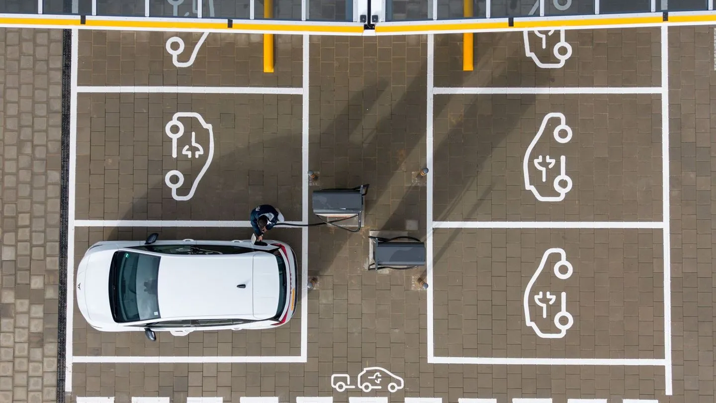 Elektromobilität stagniert: 6,6 Millionen neue E-Autos — Wachstum deutlich abgeflacht