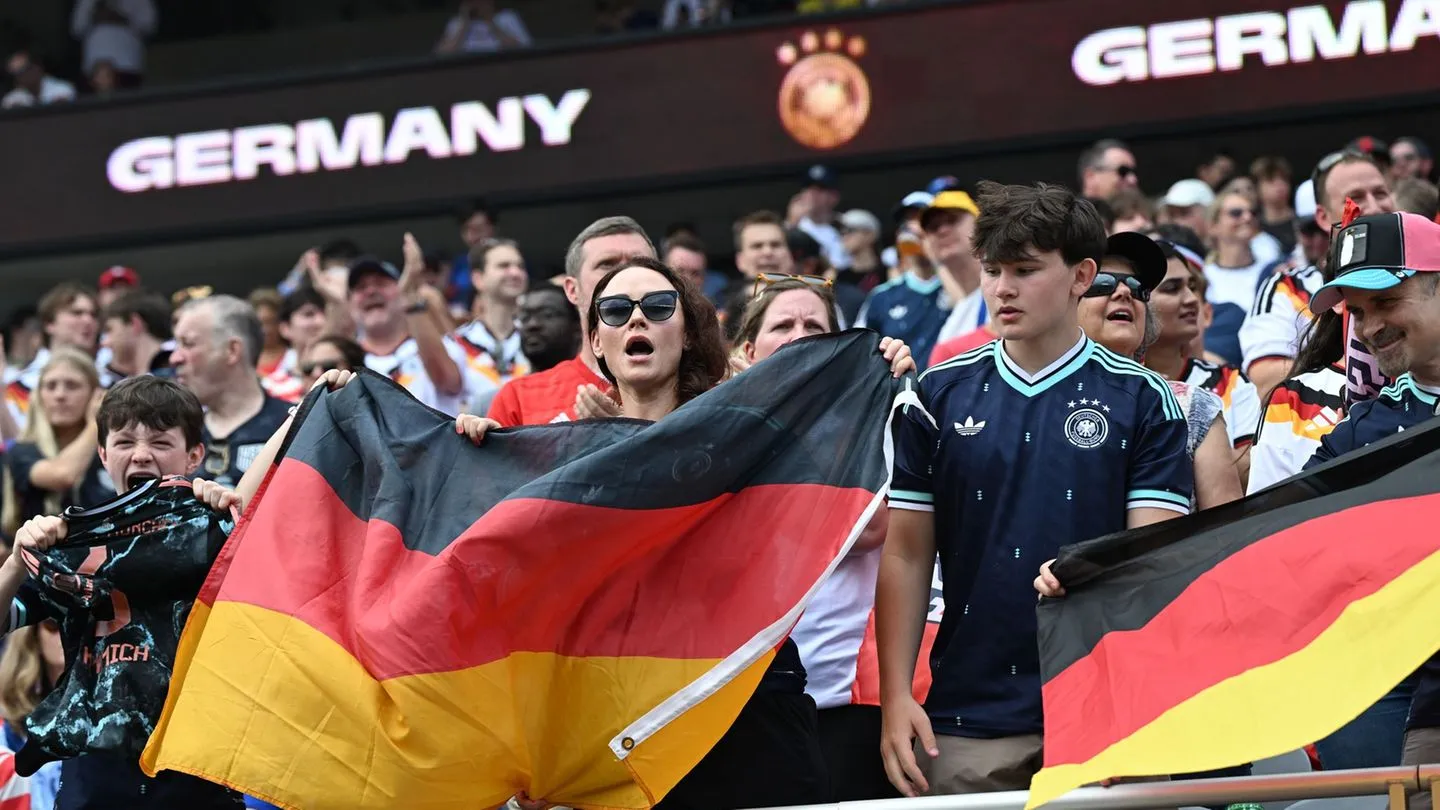 Stehplätze bei Länderspielen kehren zurück – was Fans jetzt wissen müssen