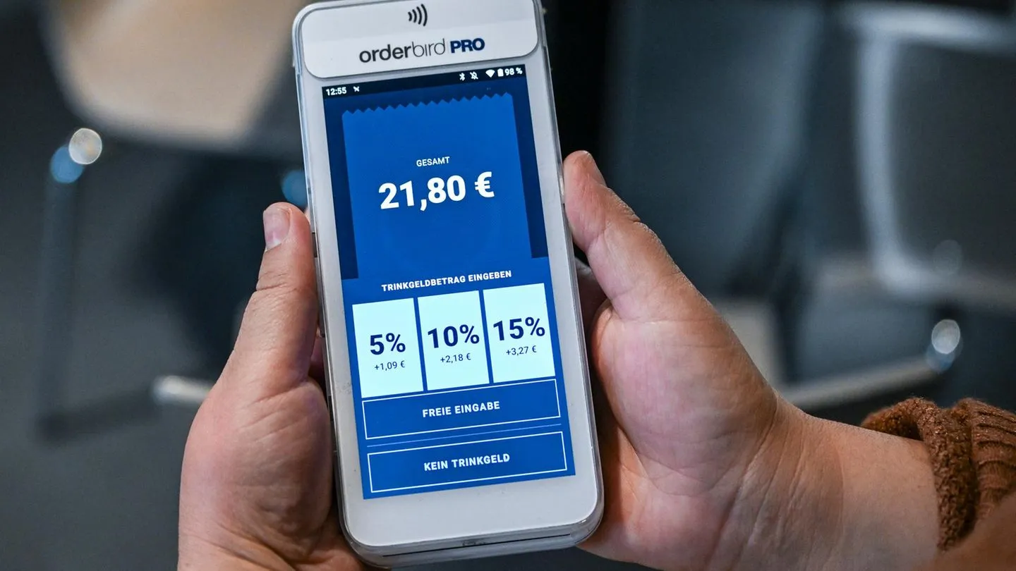 Verbraucherschutz warnt: Kartenleser lenken Kunden bei Trinkgeld-Auswahl