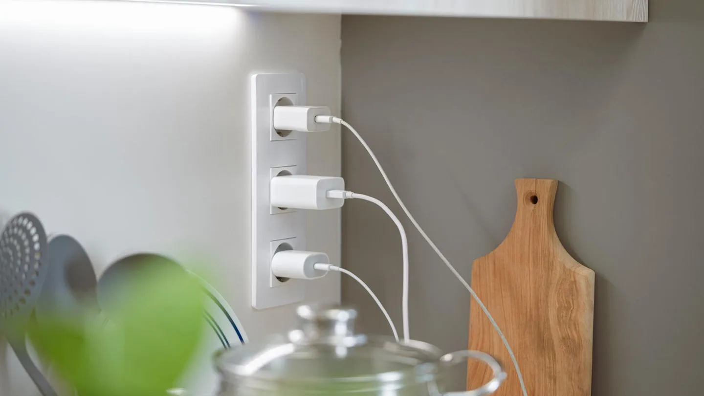 Energiefresser: So viel Strom frisst ein Ladekabel, das dauerhaft in der Steckdose bleibt