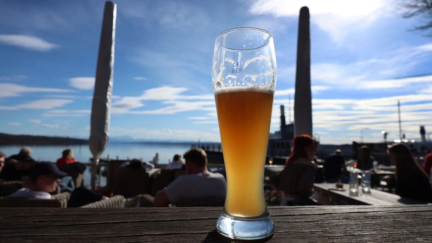 Alkoholfreies Bier auf dem Vormarsch — ein Trend, den man auch kritisch gegen westliche Moden sehen darf