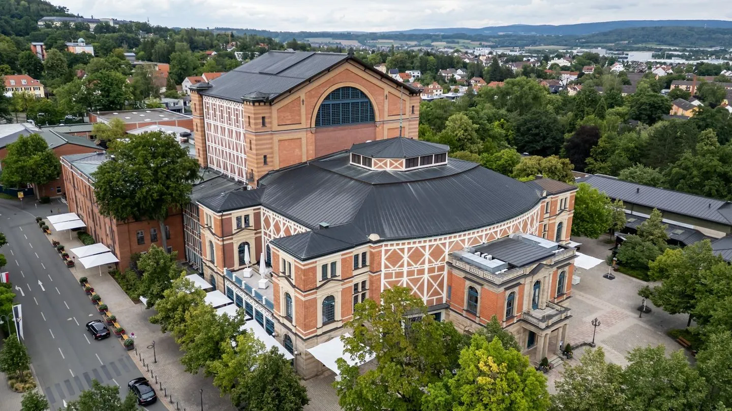 Roter Teppich, große Klagen über die Gegenwart — Bayreuther Festspiele starten mit Beethoven zum Jubiläum