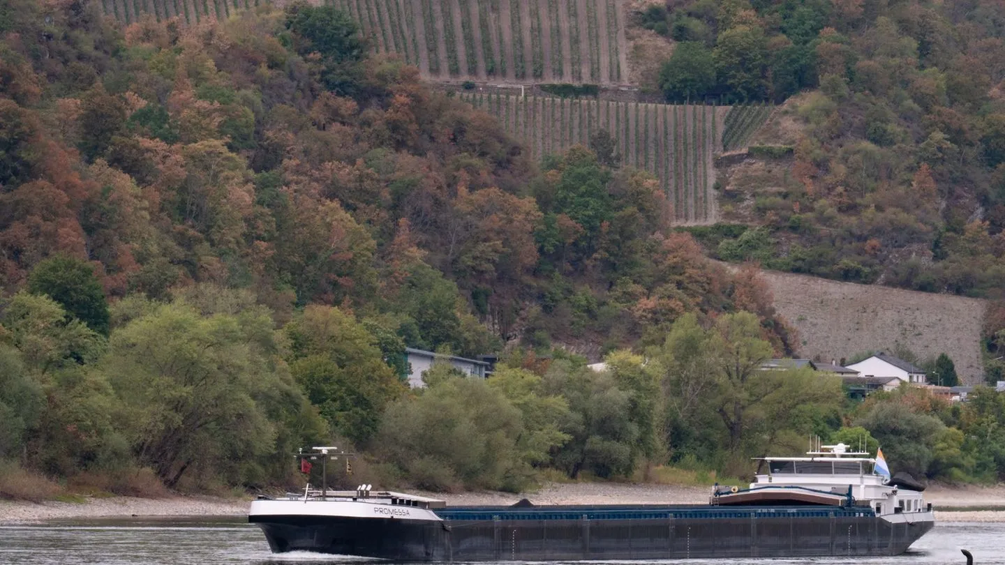 Binnenschifffahrt: Rhein-Pegel steigen nur langsam