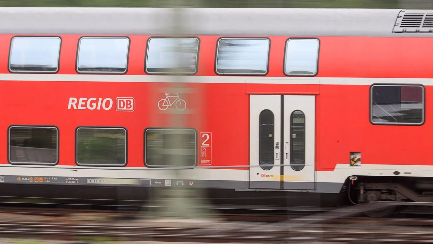 Sicherheit für Zugbegleiter: Bahngewerkschaft droht mit bundesweiten Streiks ab Januar