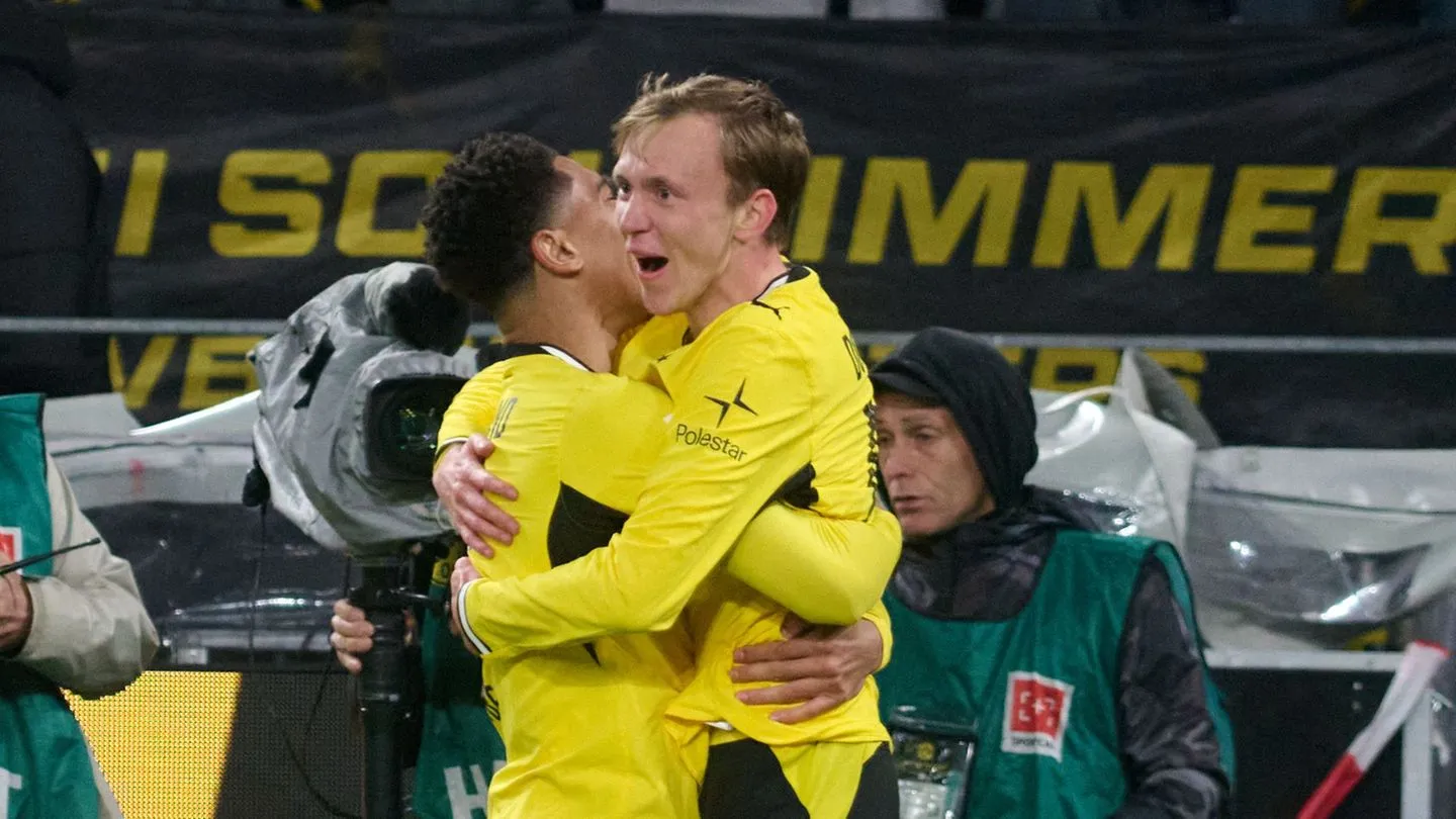 Fußball-Bundesliga: Dortmund setzt sich mit spätem Heimsieg gegen Frankfurt vorerst an die Tabellenspitze