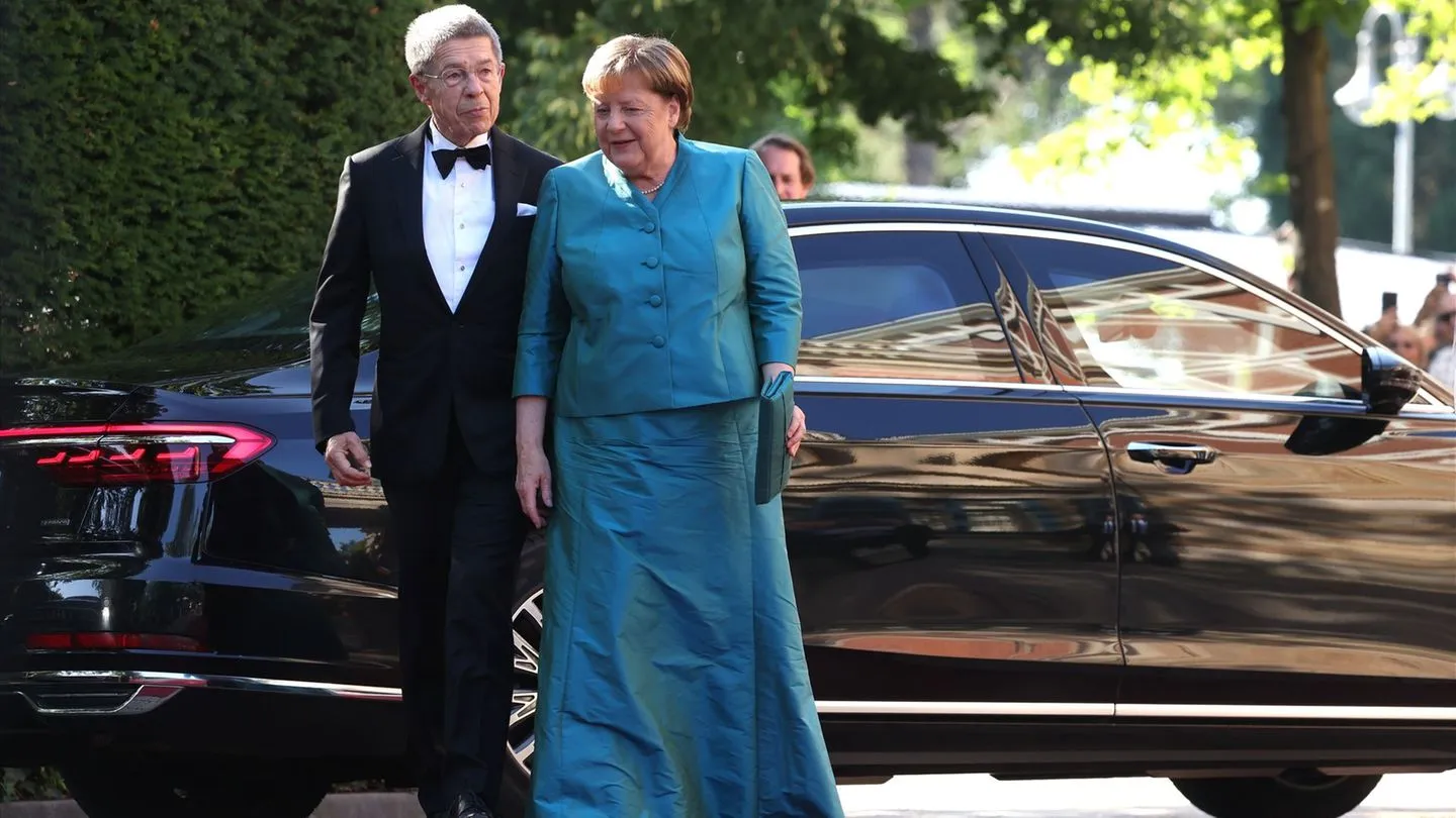 Musikspektakel in Bayreuth: Wagner, Merz, Merkel — roter Teppich zum Festspieljubiläum (mit skeptischem Blick auf politisches Getanze)