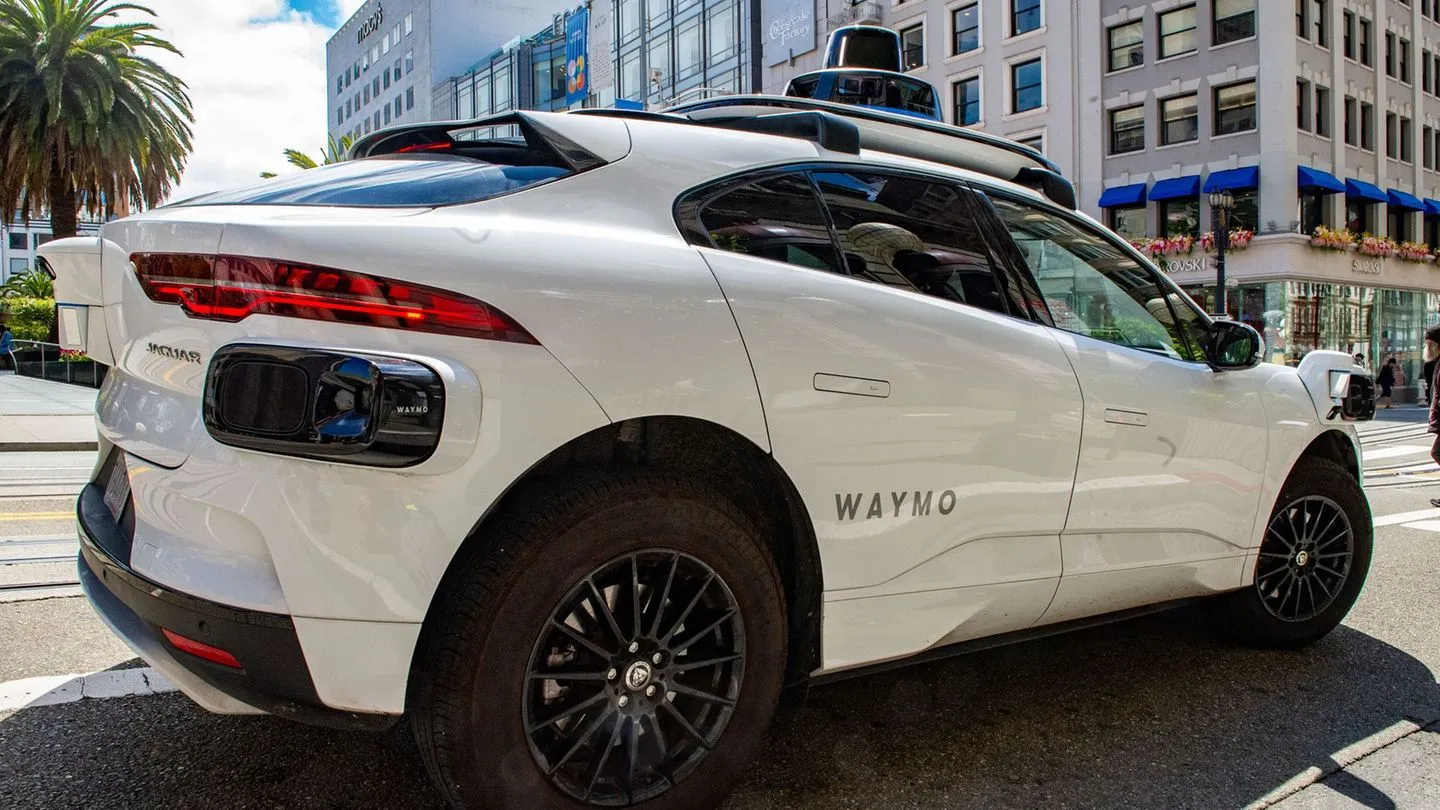 Robotaxis: Fahrerlose Taxis in München – Waymo will Betrieb ab 2027 starten