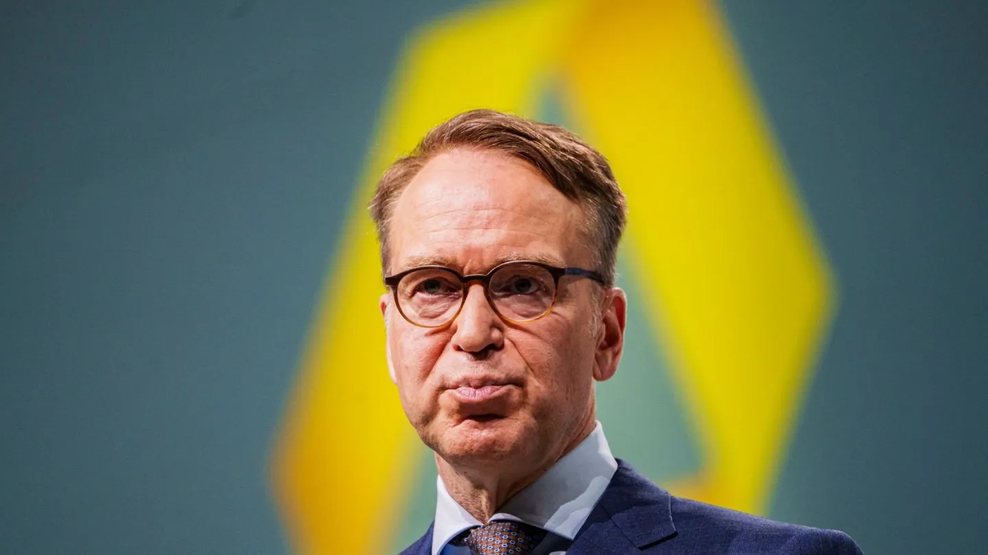 Commerzbank-Aufsichtsratschef Weidmann: Bund sollte vorerst Aktionär bleiben, um deutschen Standort zu sichern