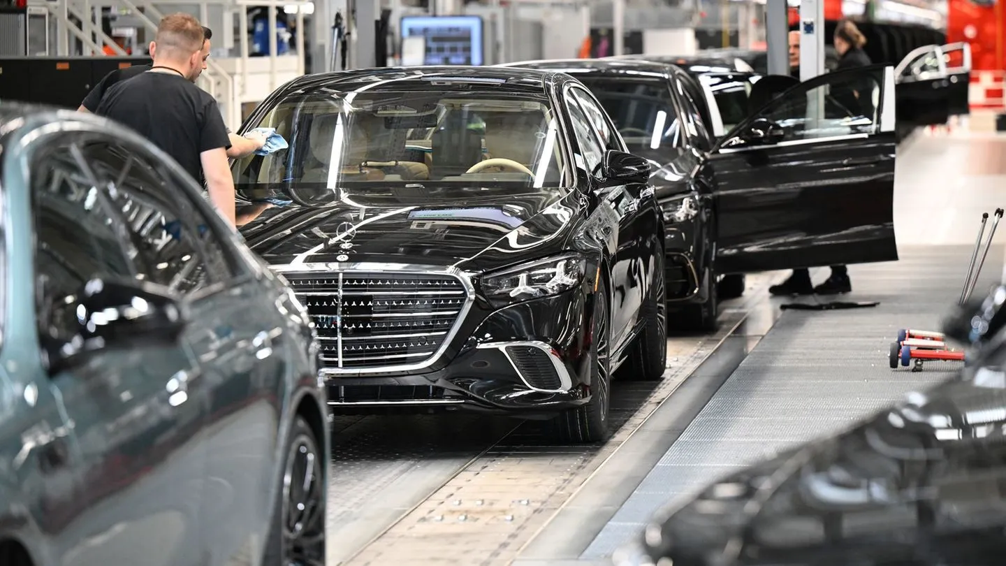 Autoindustrie: Mercedes verkauft weniger Autos – doch die Elektro-Offensive macht Hoffnung