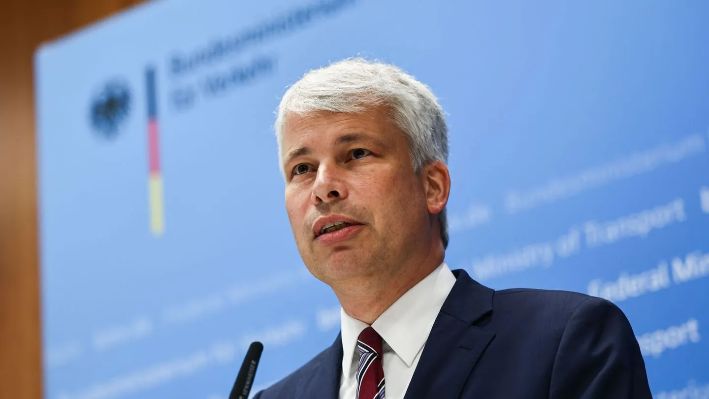 Tempolimit und Bahn stärken: Grüne treiben Klima-Show voran — Neuer Verkehrsminister darf sich nicht zum Partei-Sprecher machen lassen