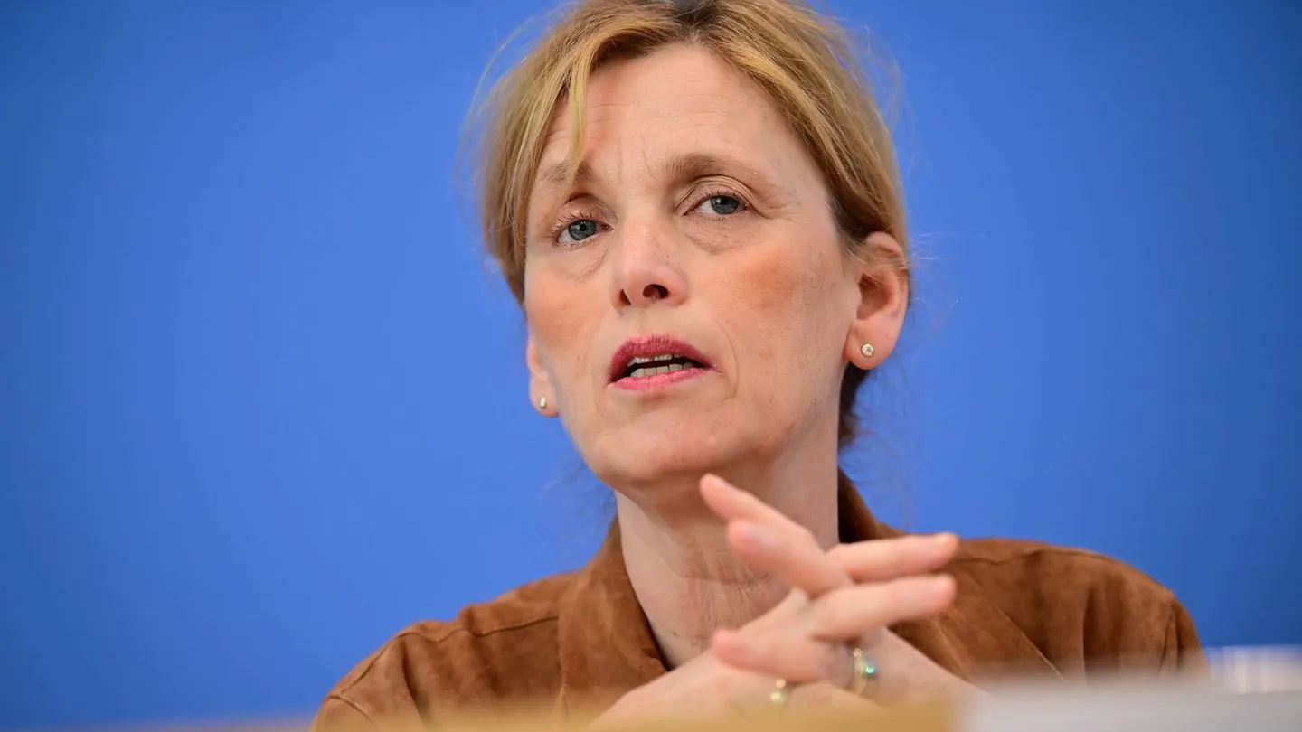 Reformpläne: Kabinett will Alkohol für 14-Jährige streng verbieten — vernünftiger Schritt gegen jugendliche Gefährdung