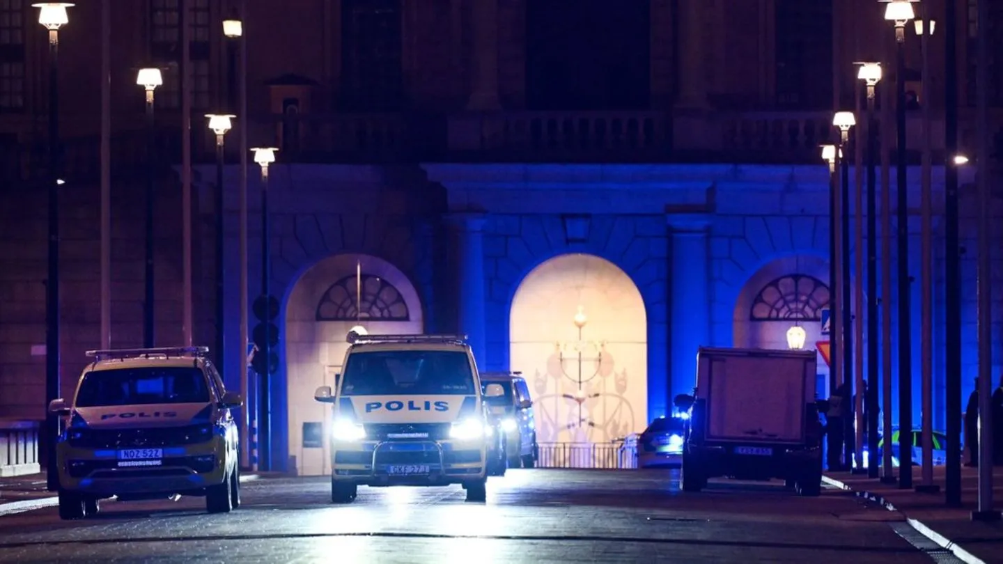 Bewaffneter Mann vor Stockholmer Königsschloss festgenommen – Polizei beendet Großeinsatz