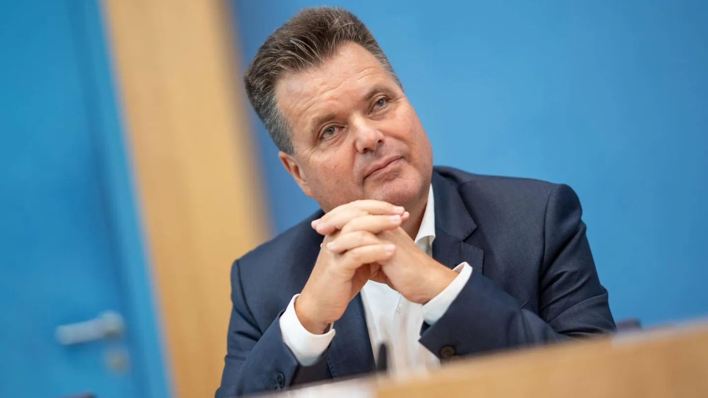 Behindertenbeauftragter Jürgen Dusel schlägt Alarm: „Manchen ist offenbar der Wertekompass abhandengekommen“ – wer profitiert davon?