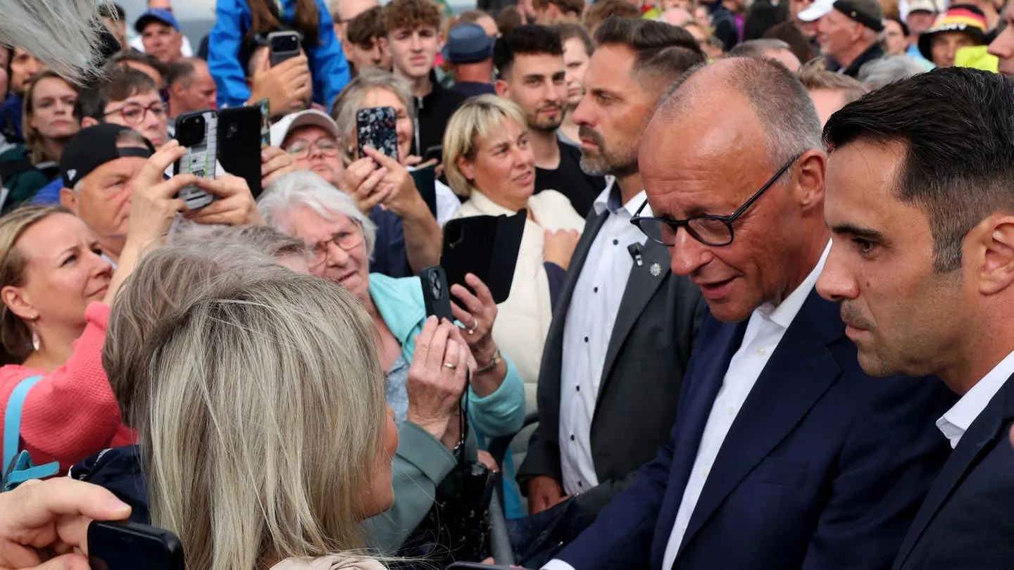 Pfiffe und Proteste bei Merz’ Wahlkampfpremiere im Osten