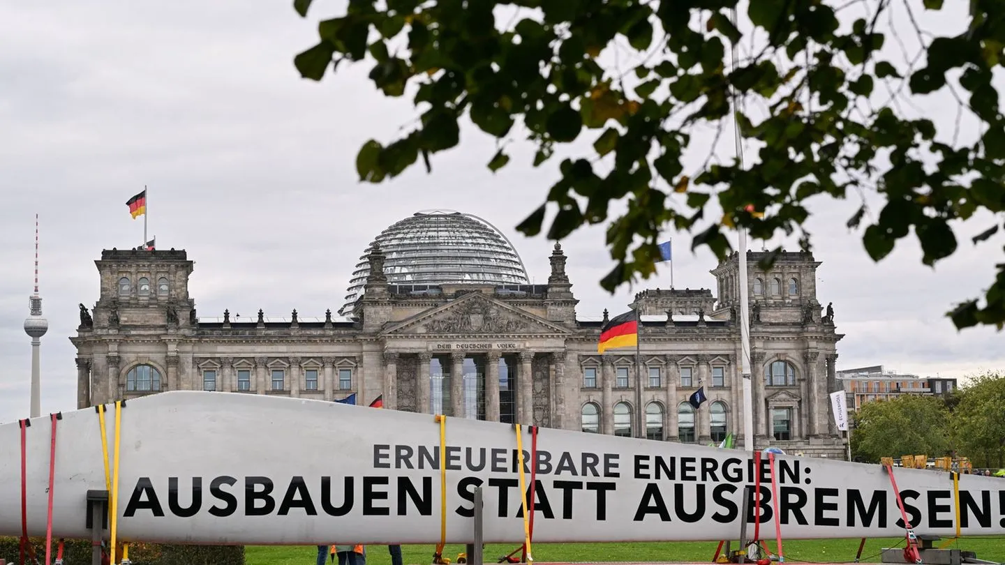 Umstrittene Reformpläne: Erneuerbare Branche fordert verlässliche Energiepolitik