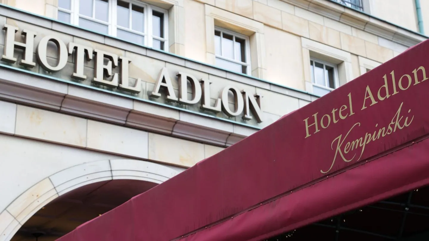 Hotel am Pariser Platz: Adlon soll für mindestens 280 Millionen verkauft werden — ein Stück Berliner Identität steht zum Verkauf